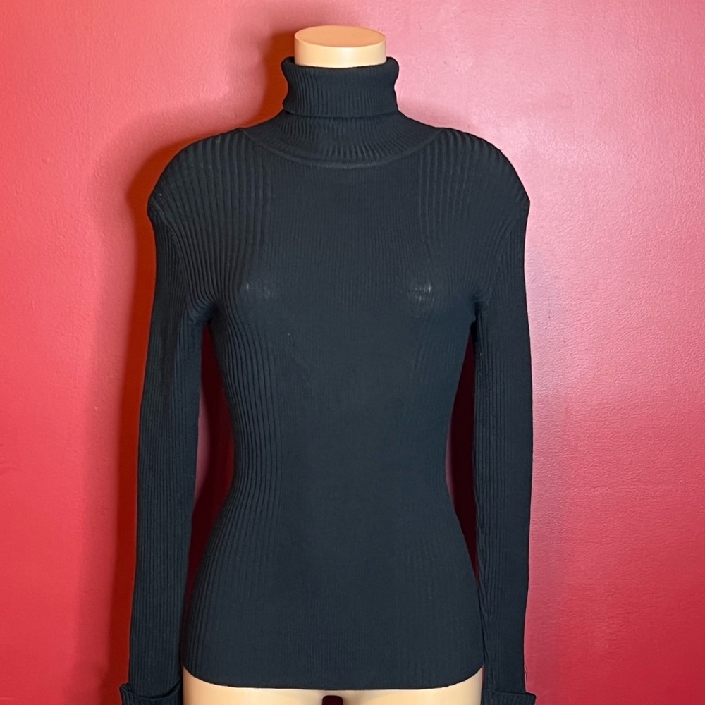 Free second-hand black turtleneck with the purchase of one of our bundles.
